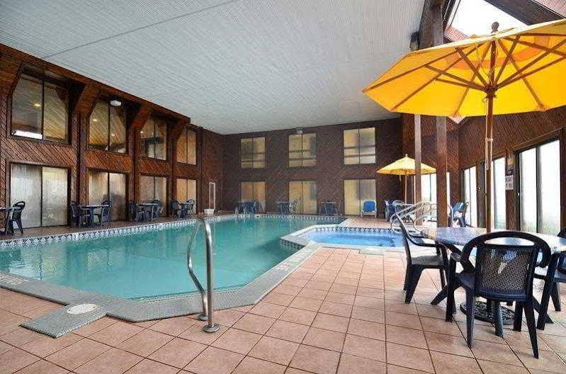 Best Western Plus Dockside Waterfront Inn Mackinaw City Exteriör bild