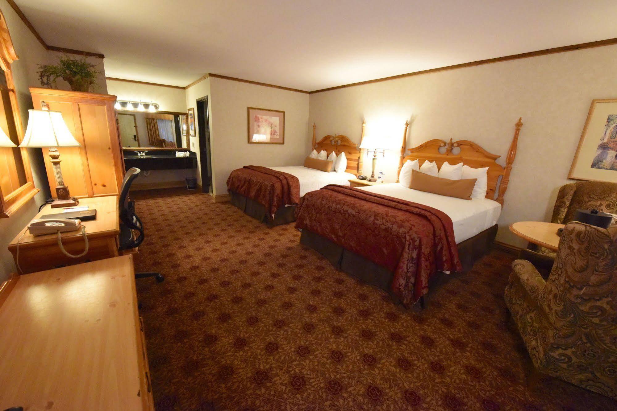 Best Western Plus Dockside Waterfront Inn Mackinaw City Exteriör bild