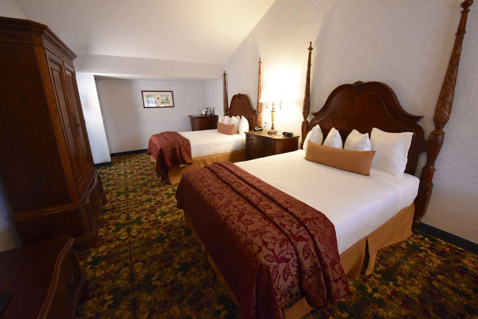 Best Western Plus Dockside Waterfront Inn Mackinaw City Exteriör bild