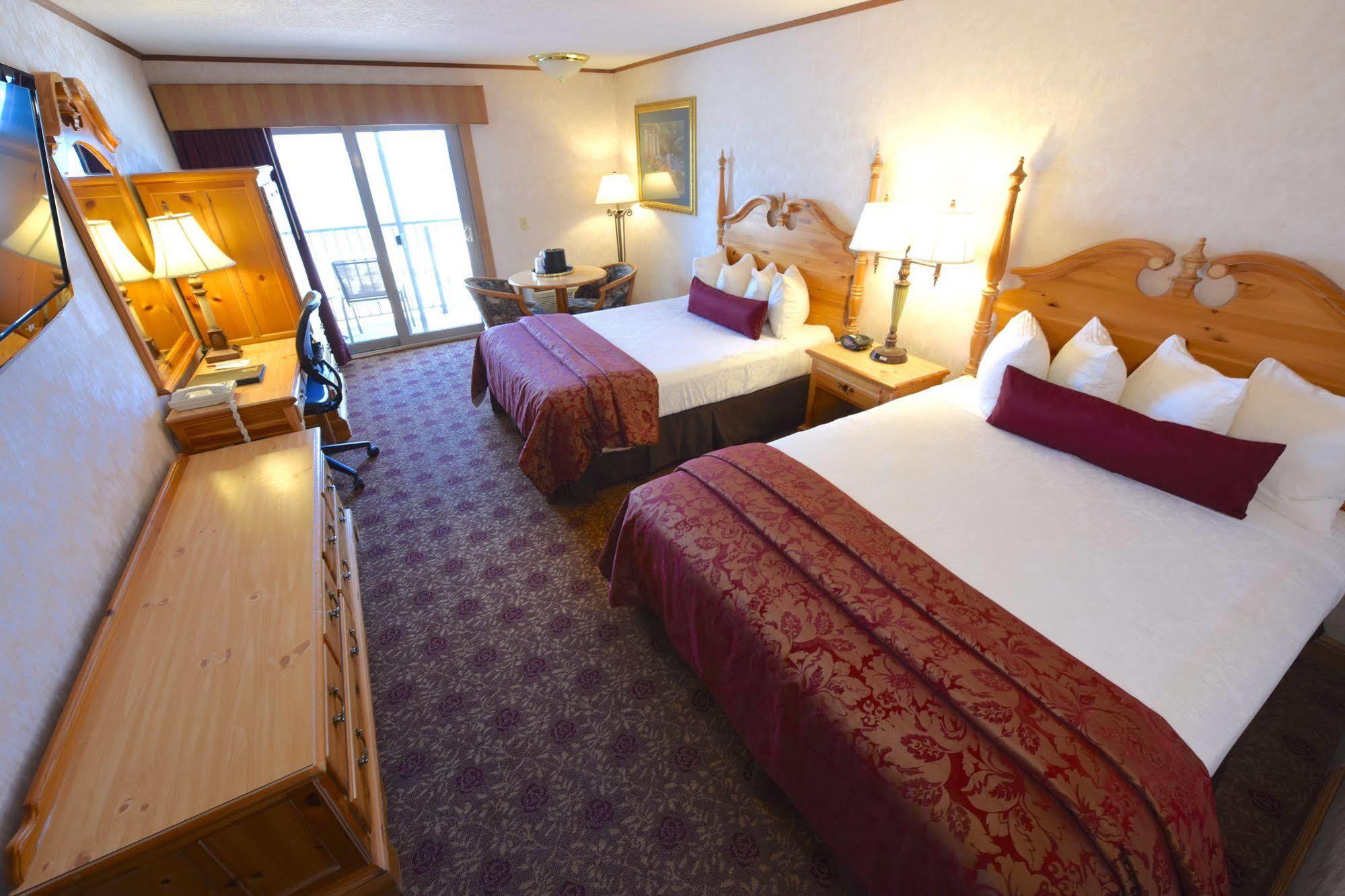 Best Western Plus Dockside Waterfront Inn Mackinaw City Exteriör bild