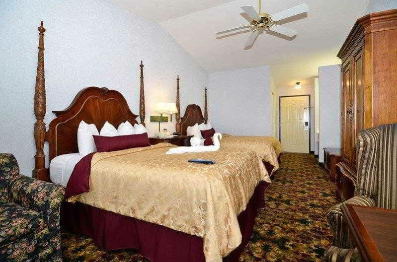 Best Western Plus Dockside Waterfront Inn Mackinaw City Exteriör bild